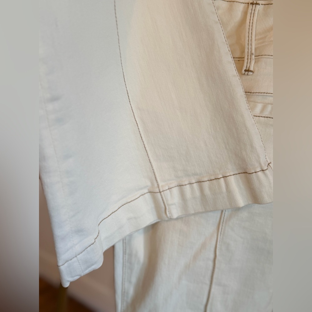Frame Le High Flare Jeans in Cream - Picture 4 of 14